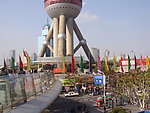 东方明珠脚下