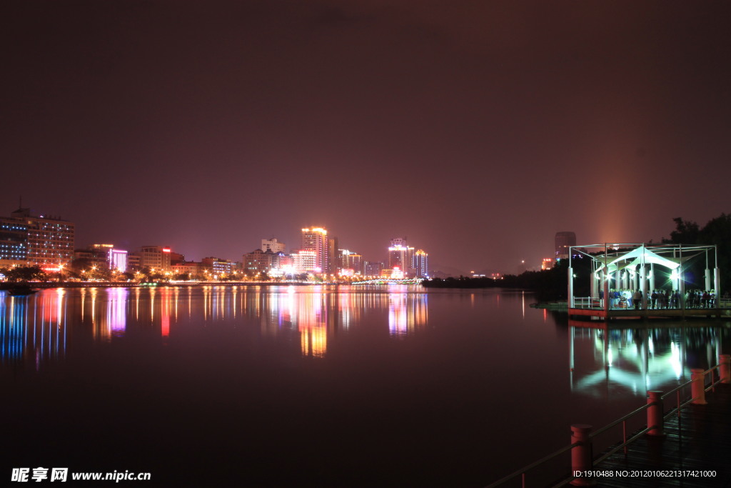 三亚河的夜景