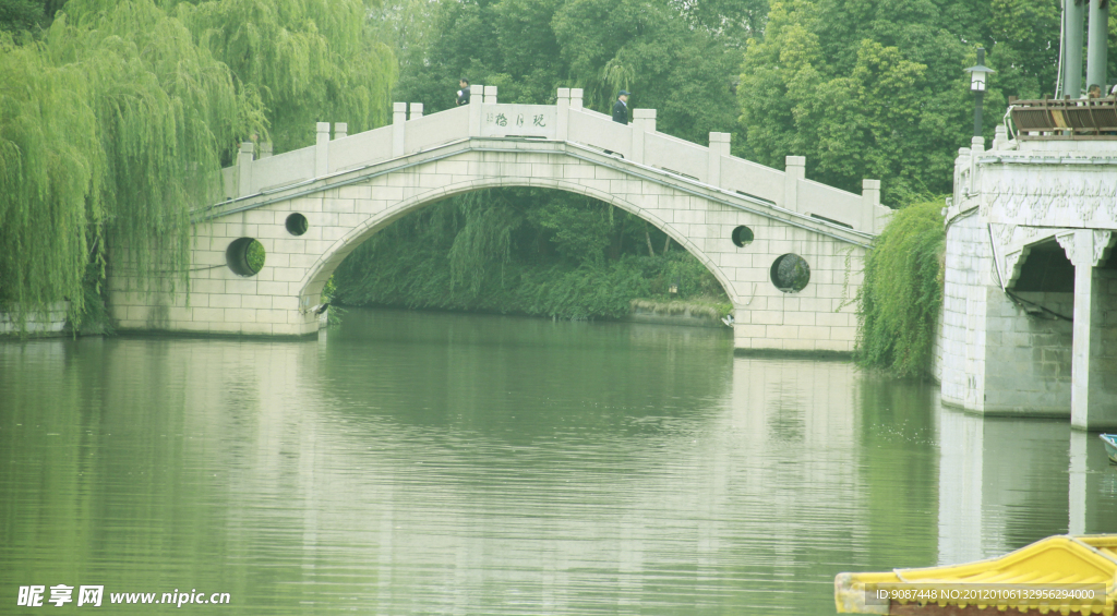 碧水蓝天