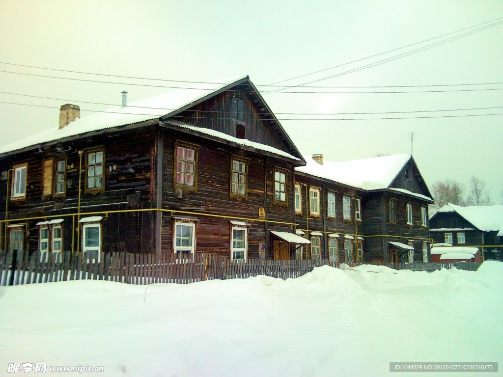 雪中的木屋
