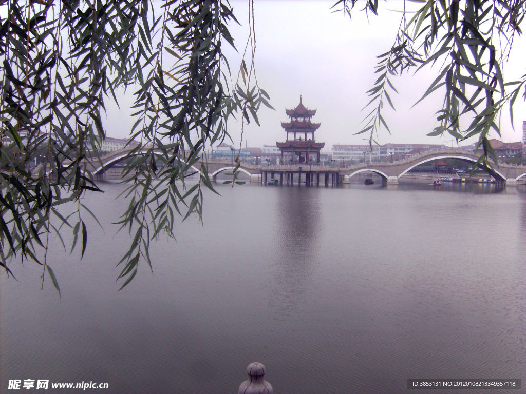 烟雨西湖景色