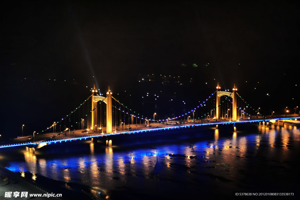 水桥夜景