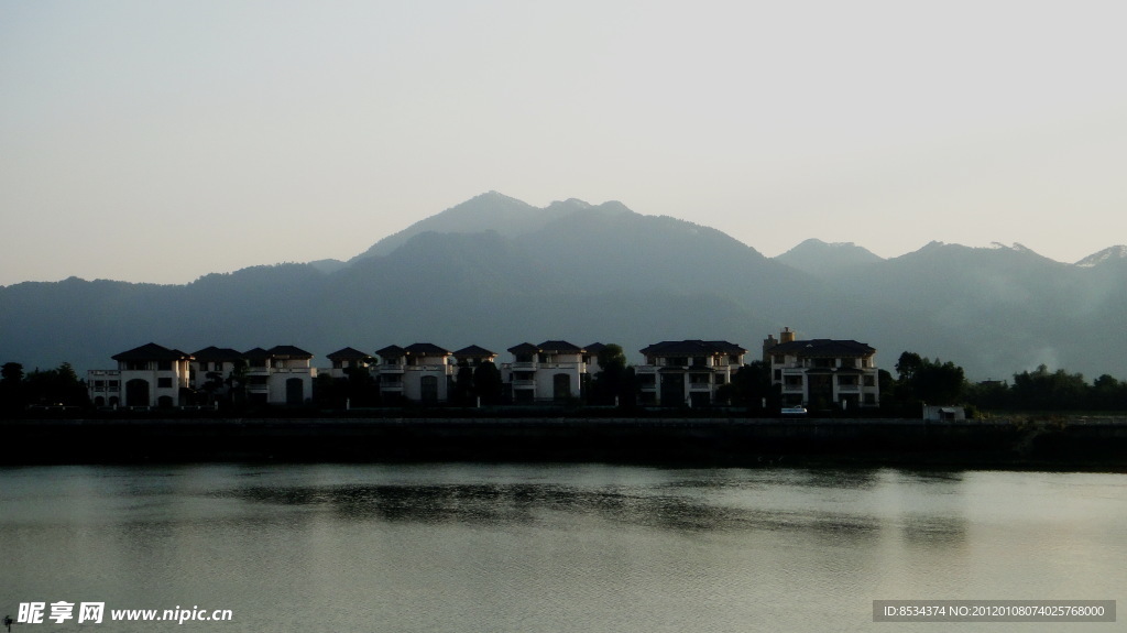 黎明的渔村