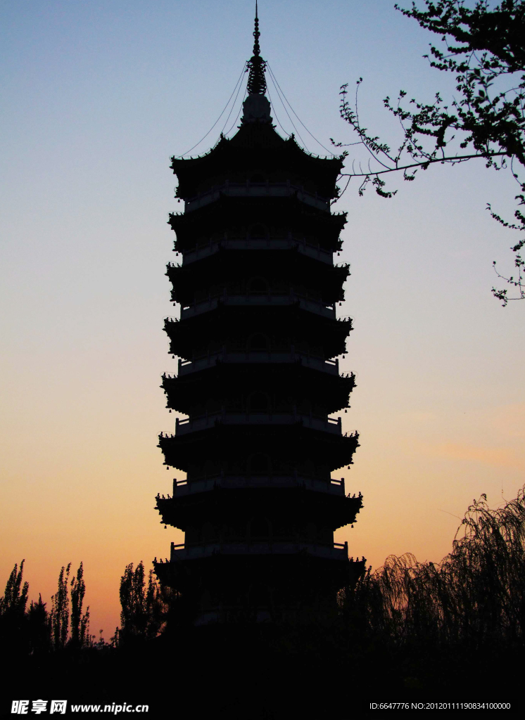 黄昏宝塔