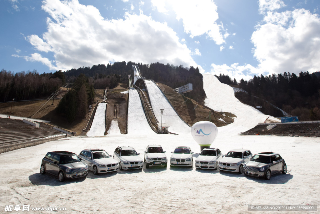 BMW全系车滑雪赛道展示