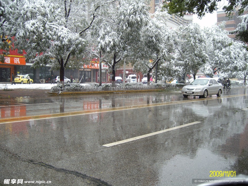 下雪的街道