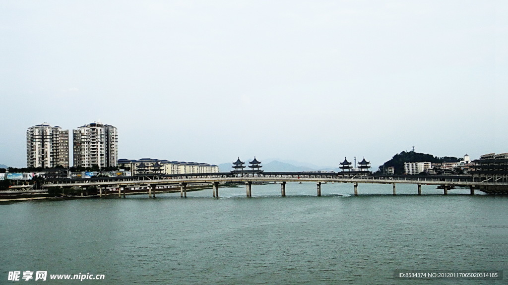 河湾的桥