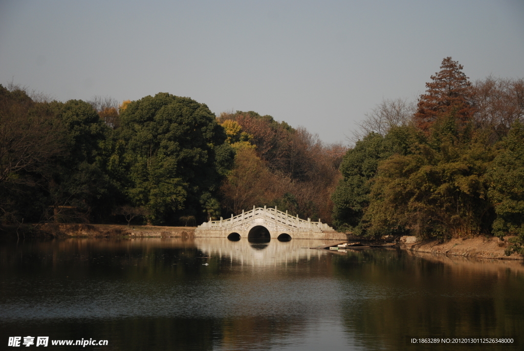 东湖秋景