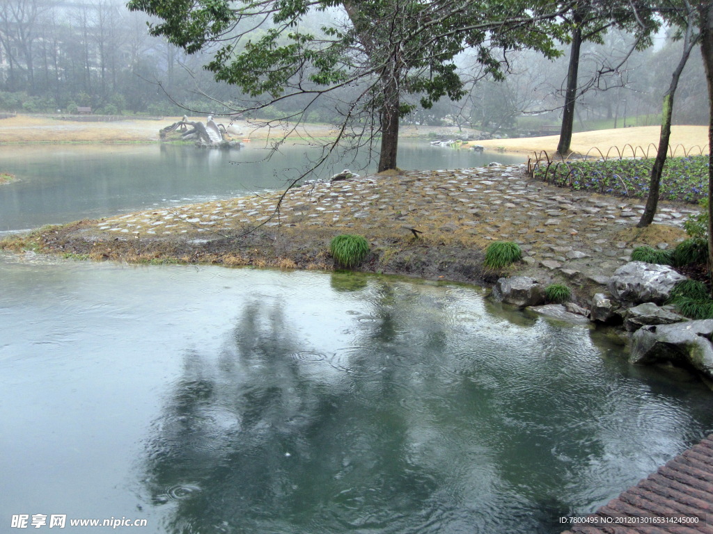 河岸边太子湾