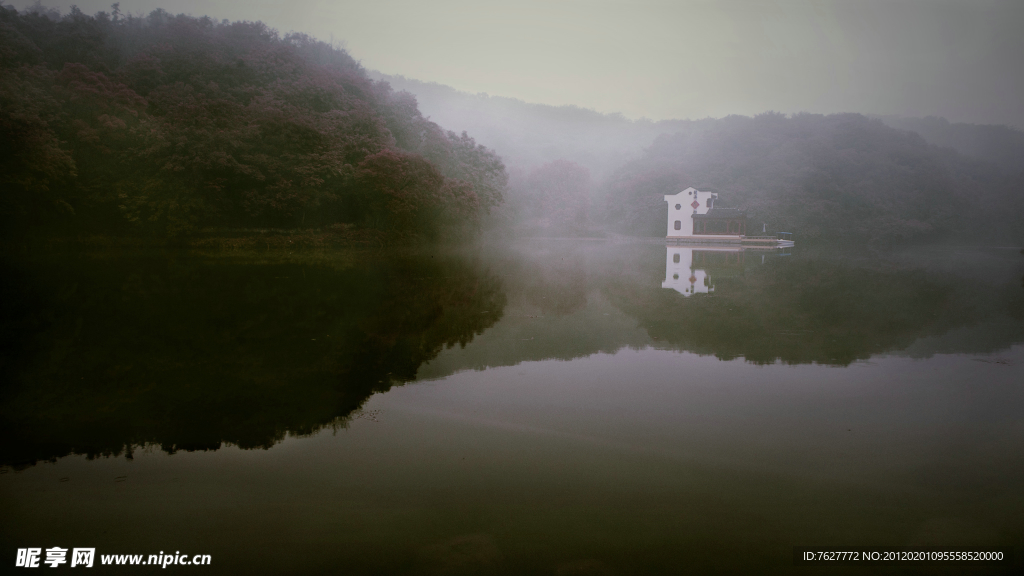 湖上的小屋