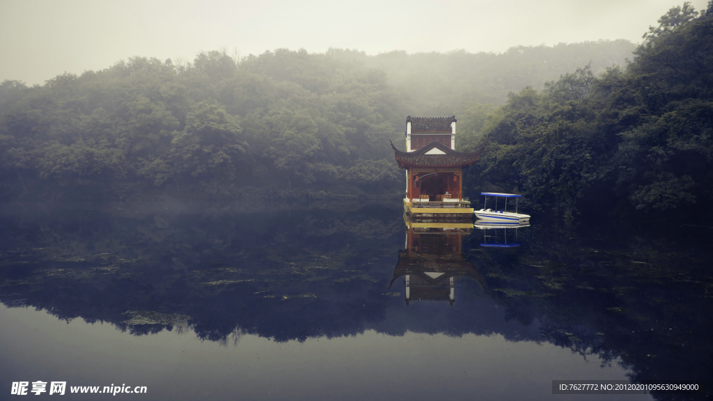 湖上小屋