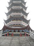 吉和塔正面