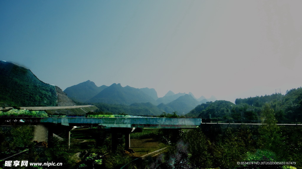 山里 公路桥