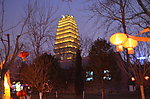 节日中的小雁塔