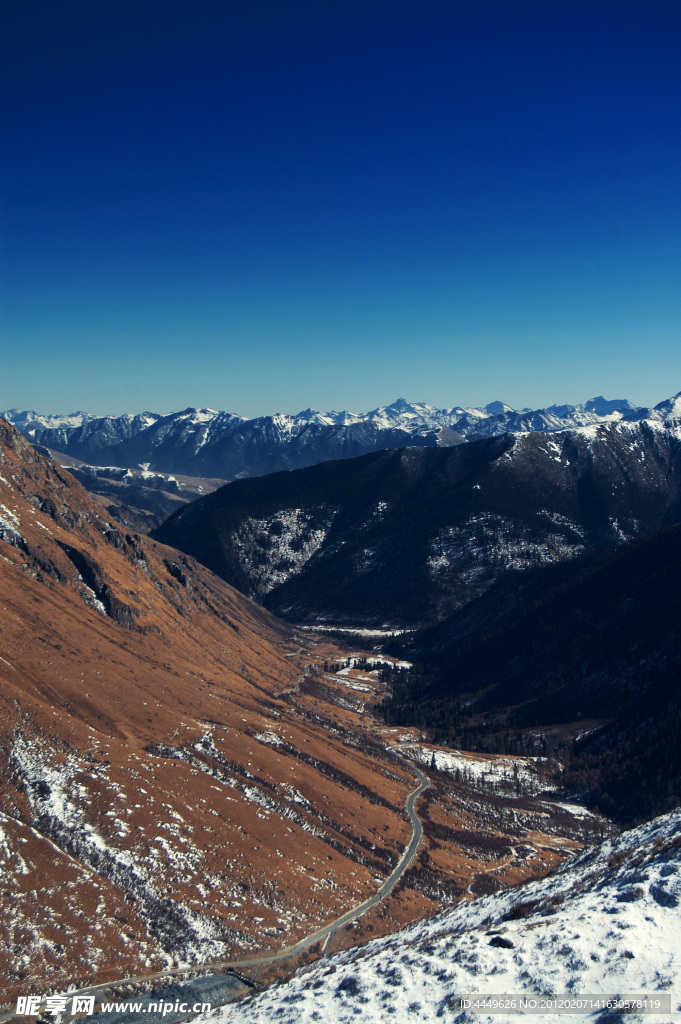 垭口雪山