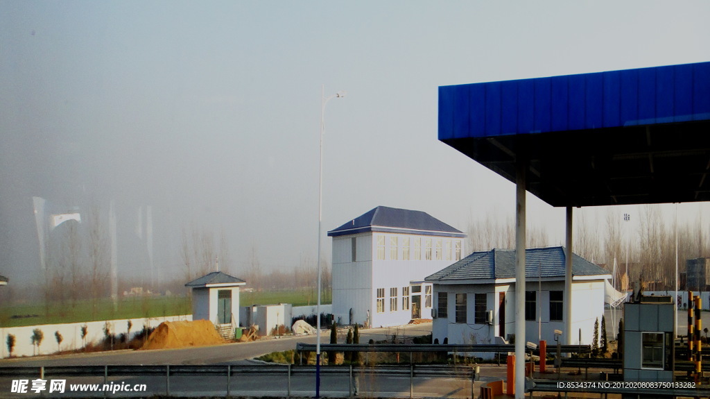 公路 小楼