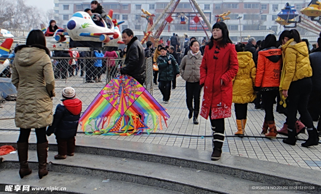 节日的广场 j
