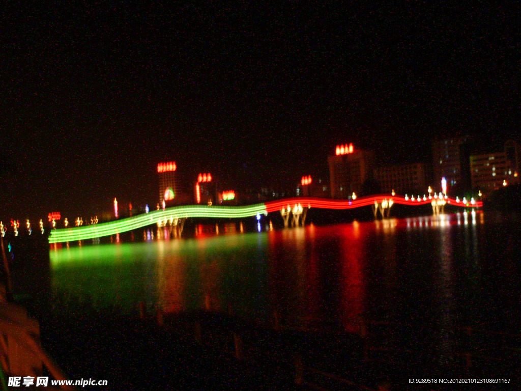 三亚彩虹天桥夜景