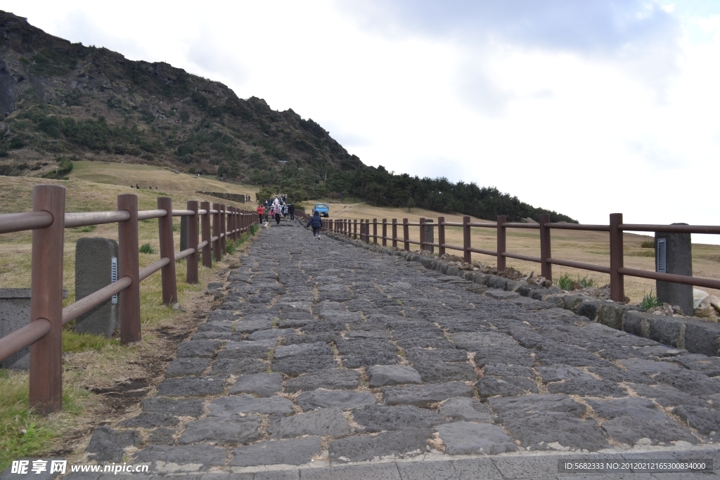 火山石路