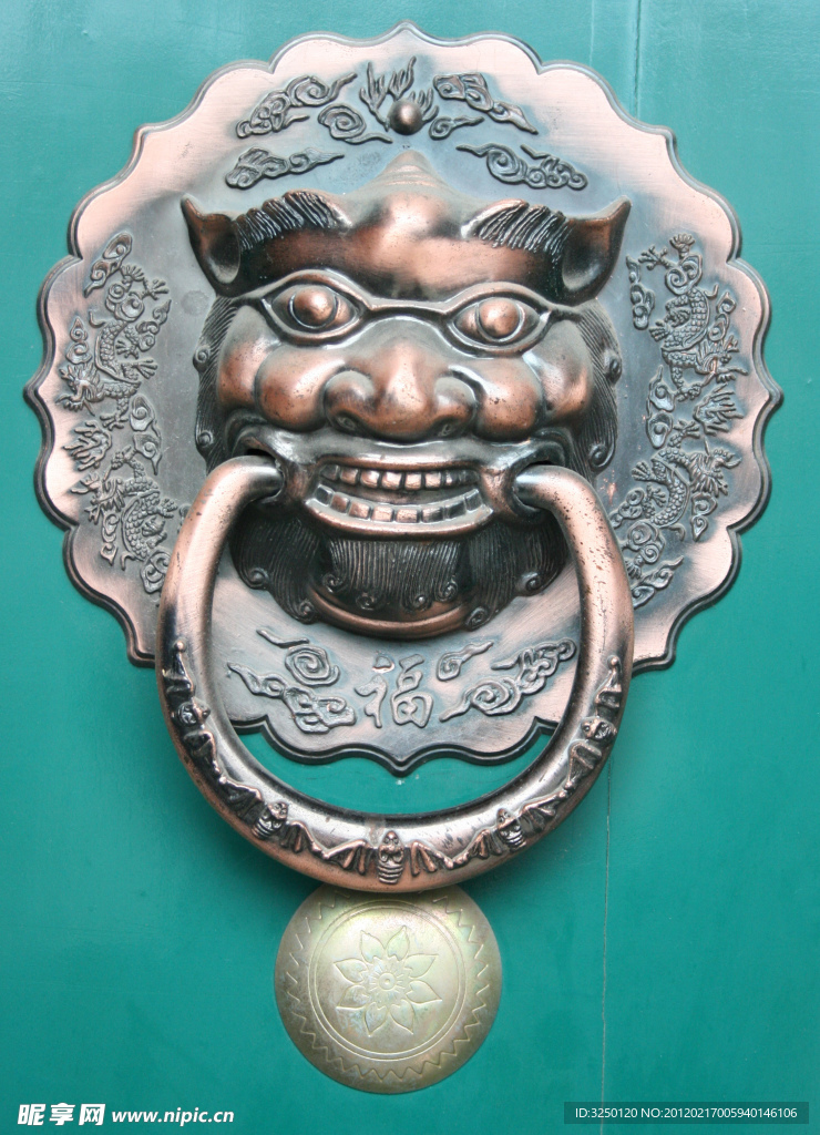 大门上的兽头