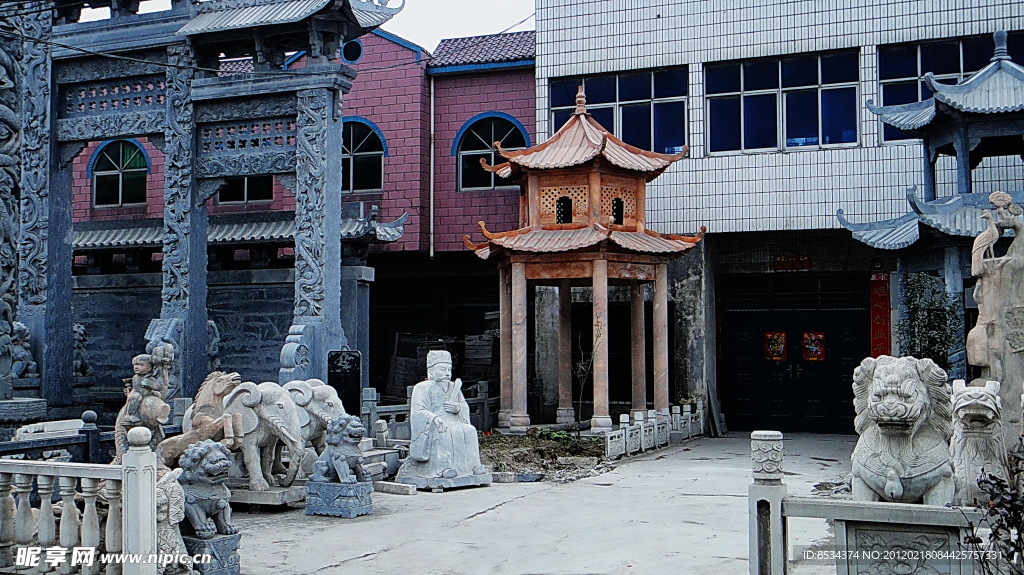 红色石亭