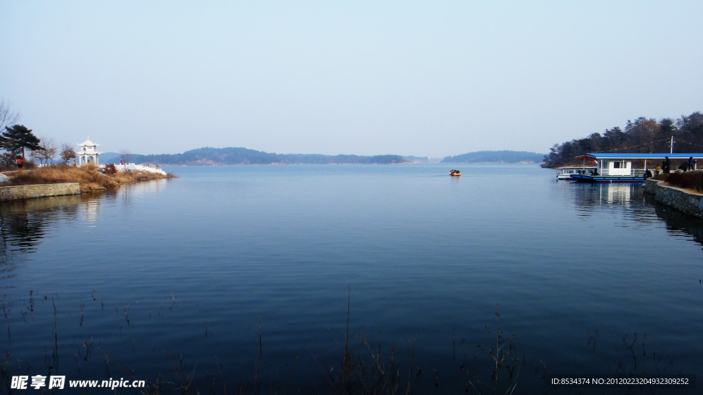 蓝色 湖面