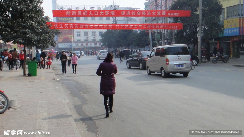 靓女出街