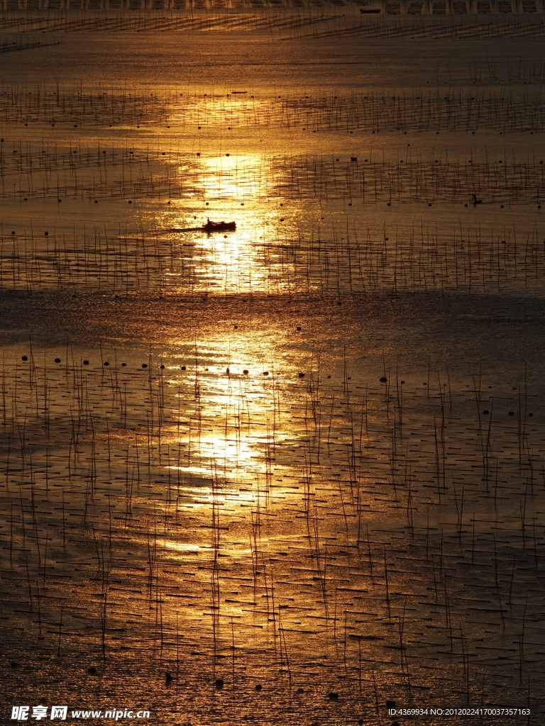 夕阳湖面
