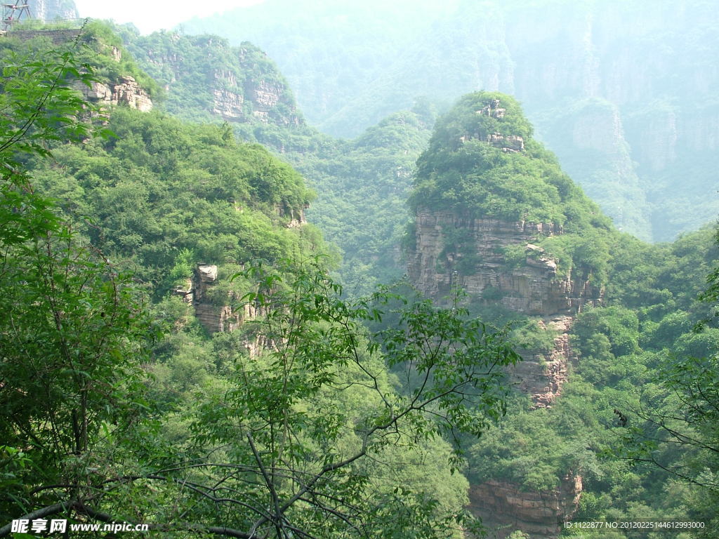 山峦 绿葱