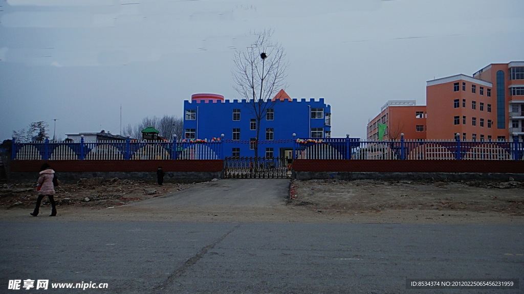 新村 学校