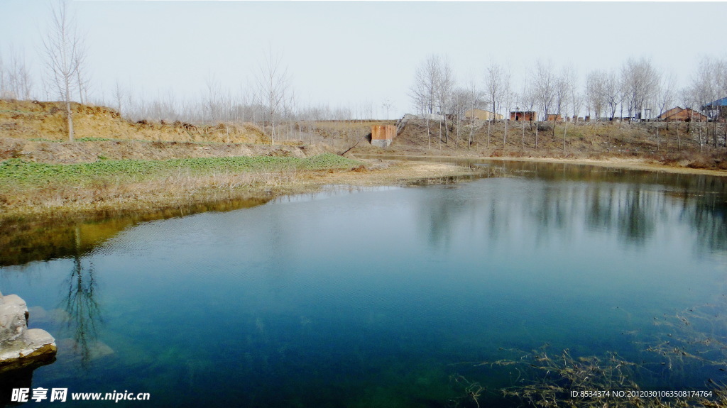 屋后 河湾