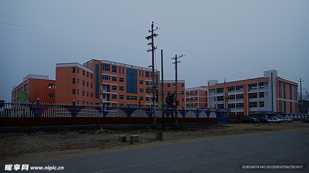 新村 学校