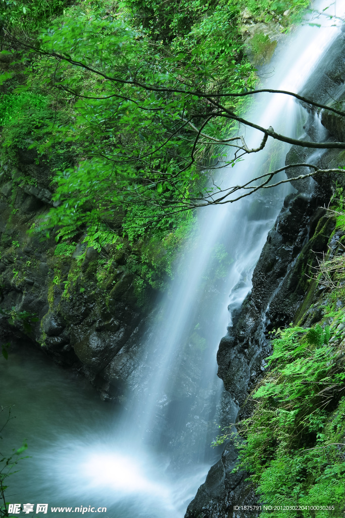溪水