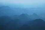 蓝天白云 绿色风景 山