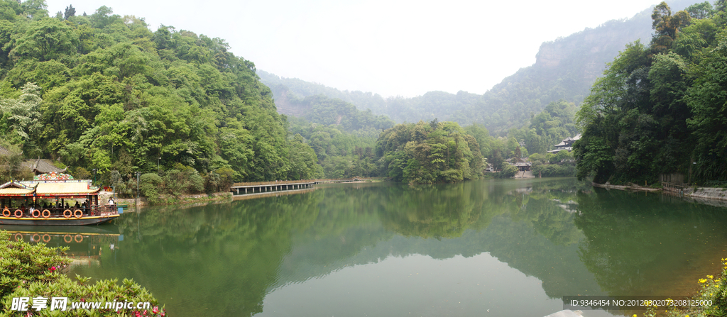 青城山月城湖