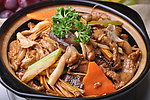 菌菇肥牛煲仔饭