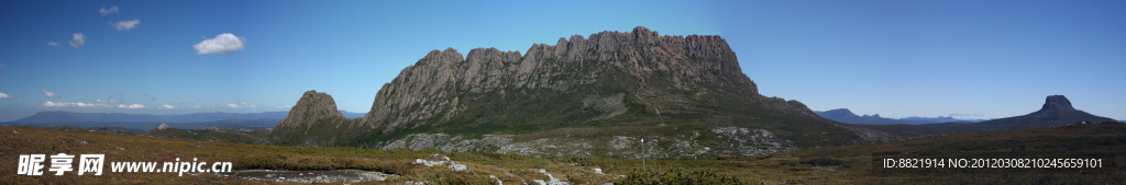 山峰全景