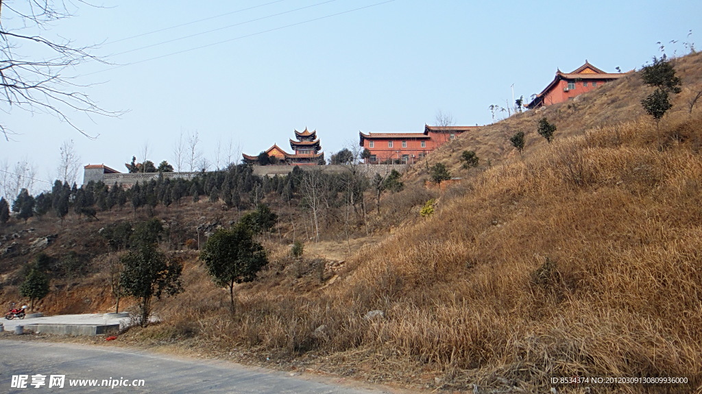 山上 古刹