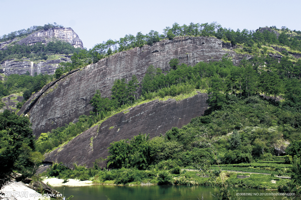 山壁 小溪