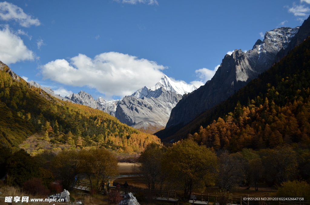 稻城亚丁秋色雪山