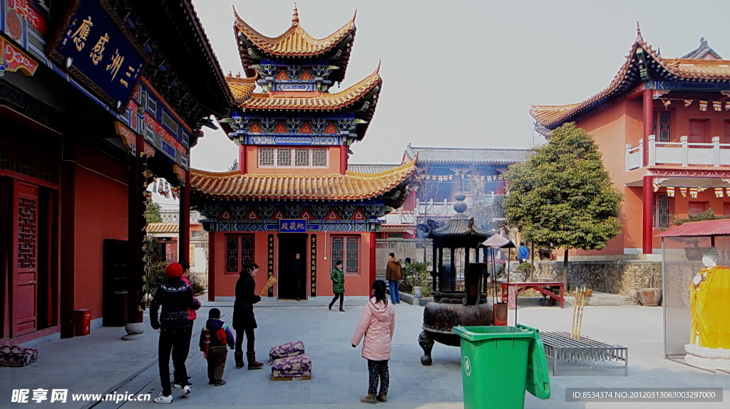 古刹 香客