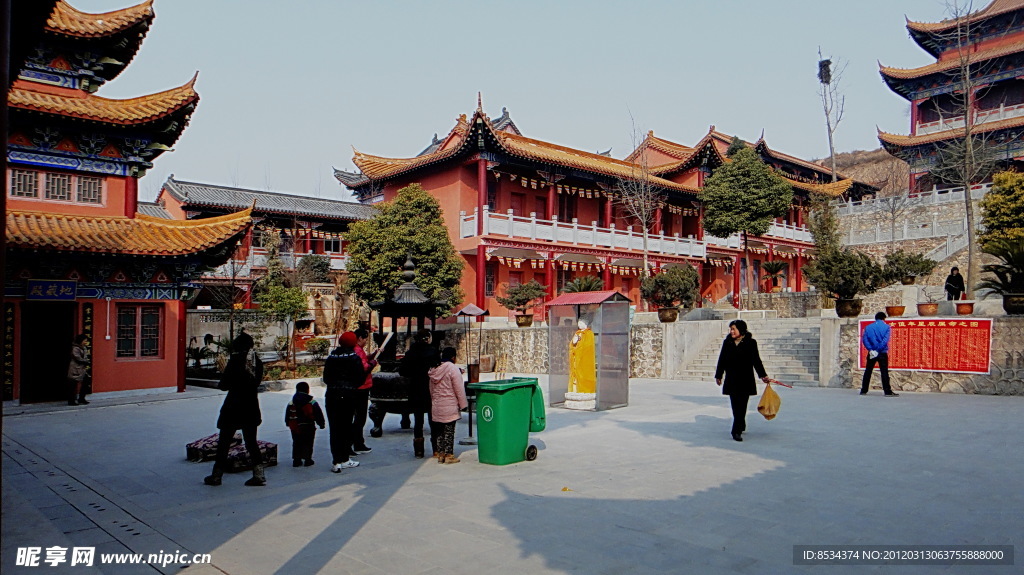 古刹 香客
