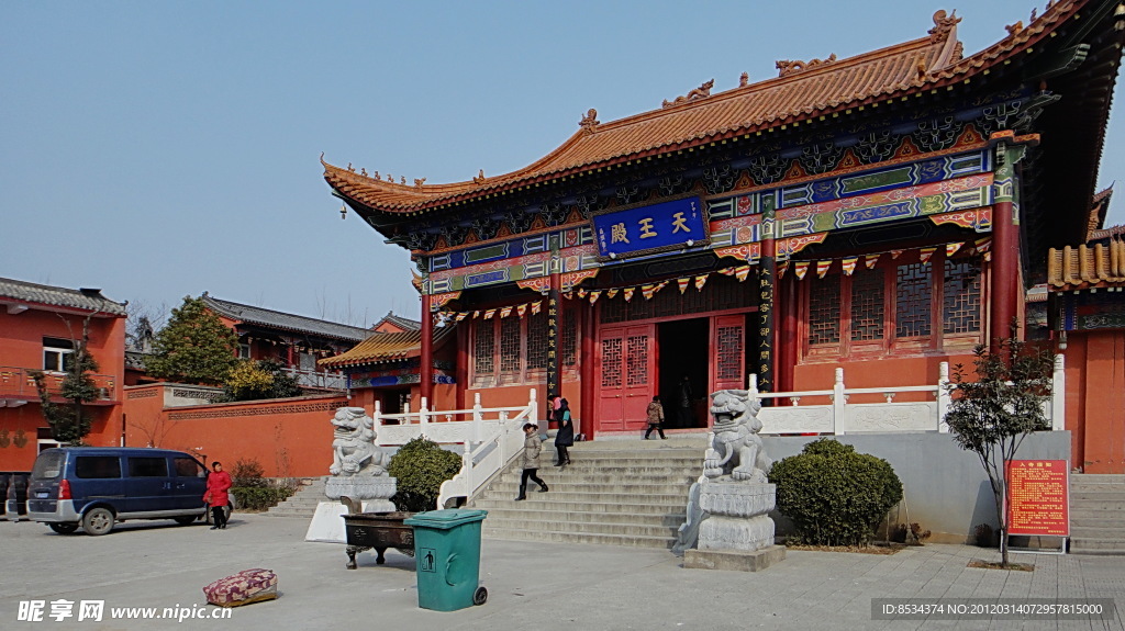 古刹 香客