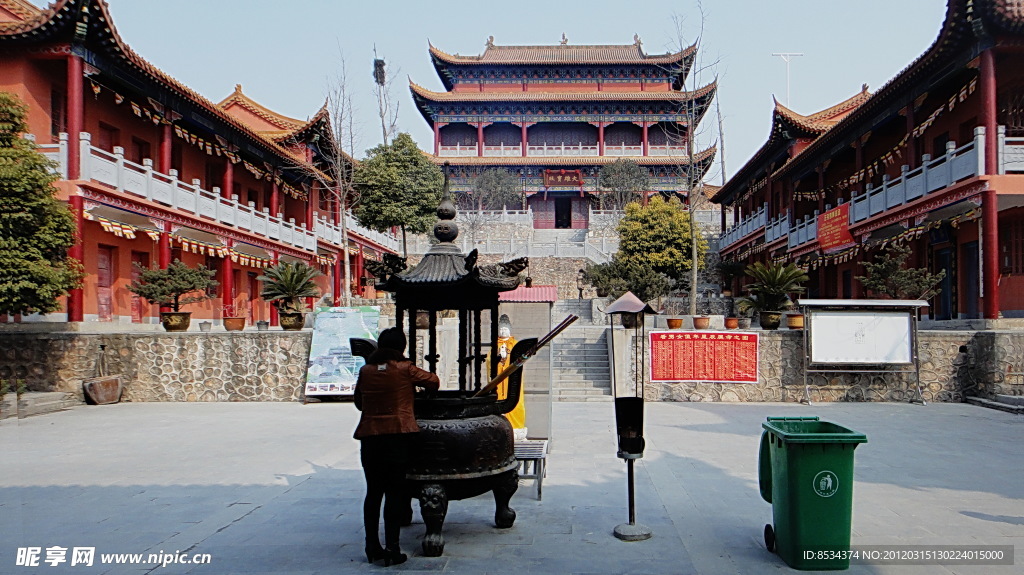 古刹的香客