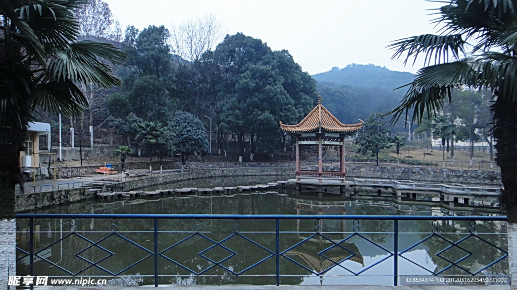 地大 湖亭