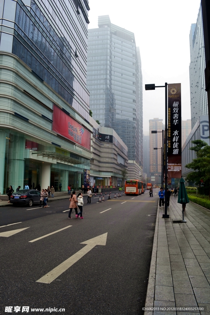 广州万菱汇后面街道