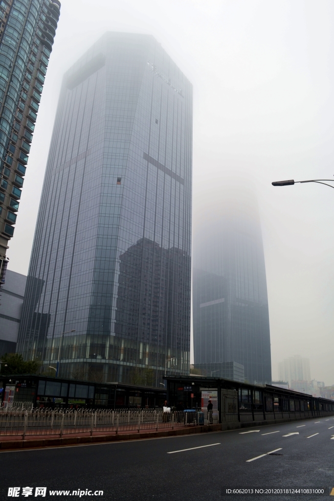 大雾中的广州天河BRT