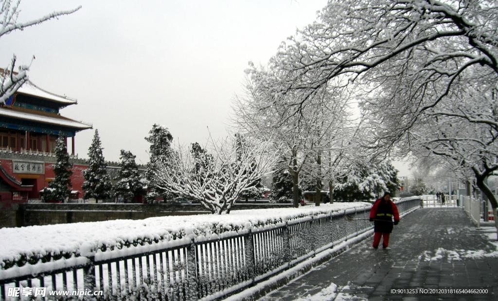 雪中清洁工