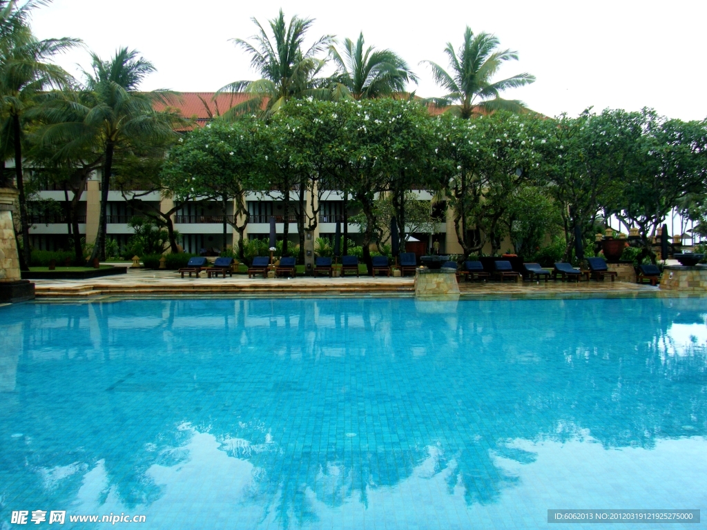 巴厘岛港丽酒店（Conrad Bali）游泳池