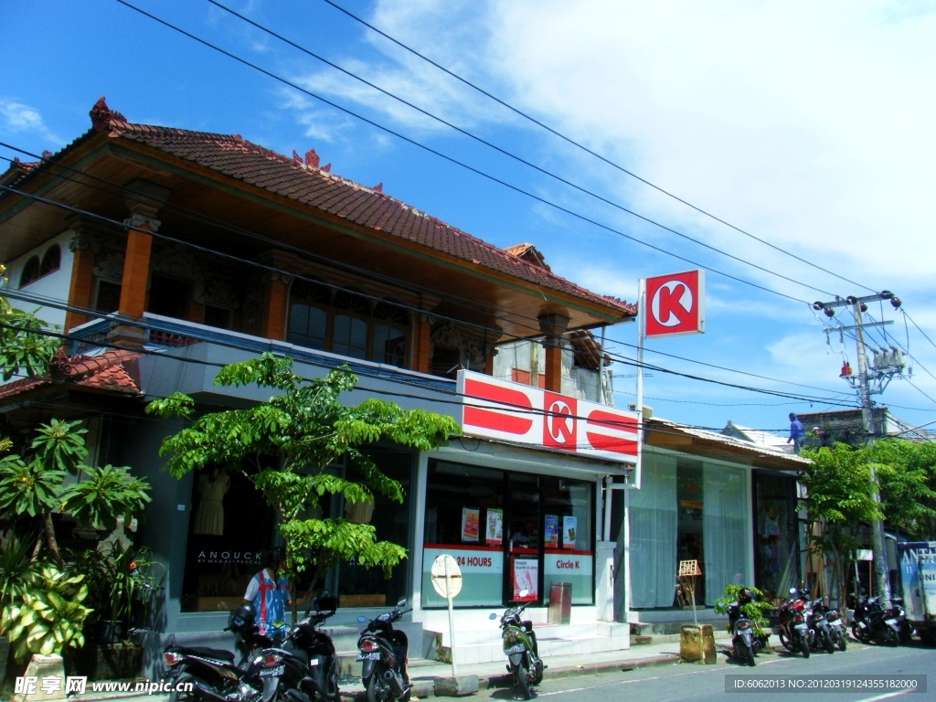 巴厘岛城镇的便利店